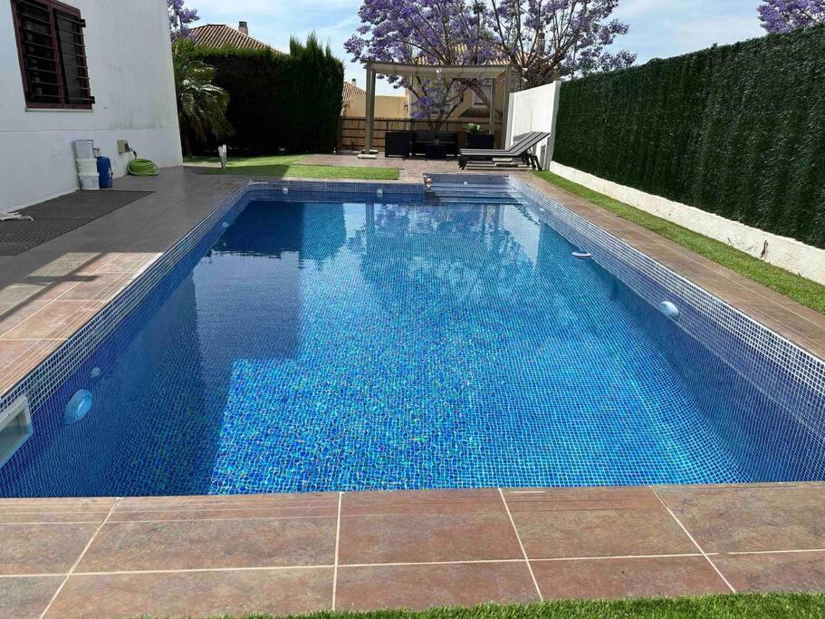 Montequinto Modern 5-Bedroom Villa With Pool מראה חיצוני תמונה