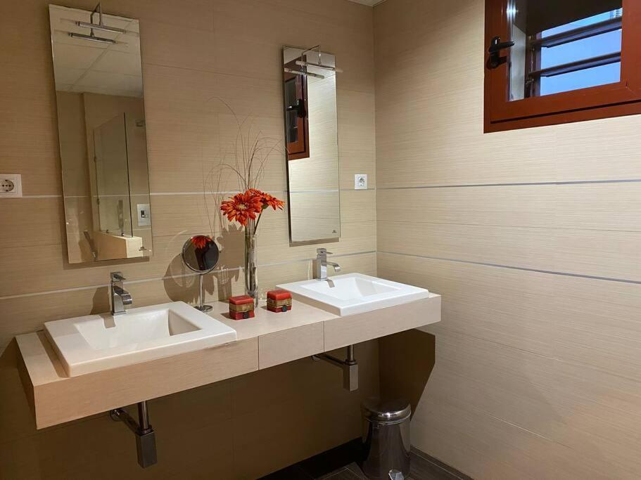 Montequinto Modern 5-Bedroom Villa With Pool מראה חיצוני תמונה