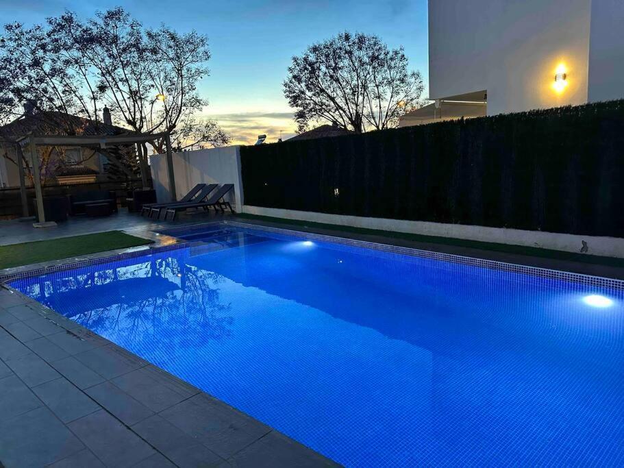 Montequinto Modern 5-Bedroom Villa With Pool מראה חיצוני תמונה