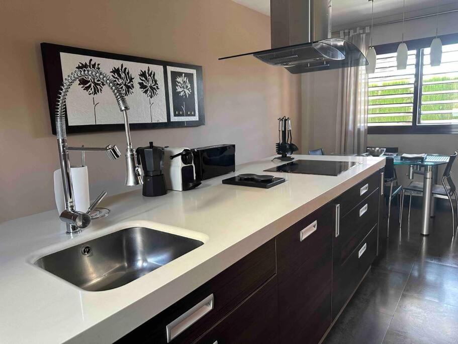 Montequinto Modern 5-Bedroom Villa With Pool מראה חיצוני תמונה