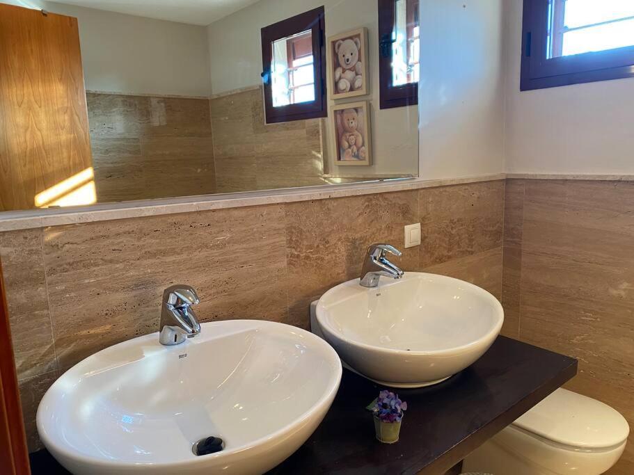 Montequinto Modern 5-Bedroom Villa With Pool מראה חיצוני תמונה