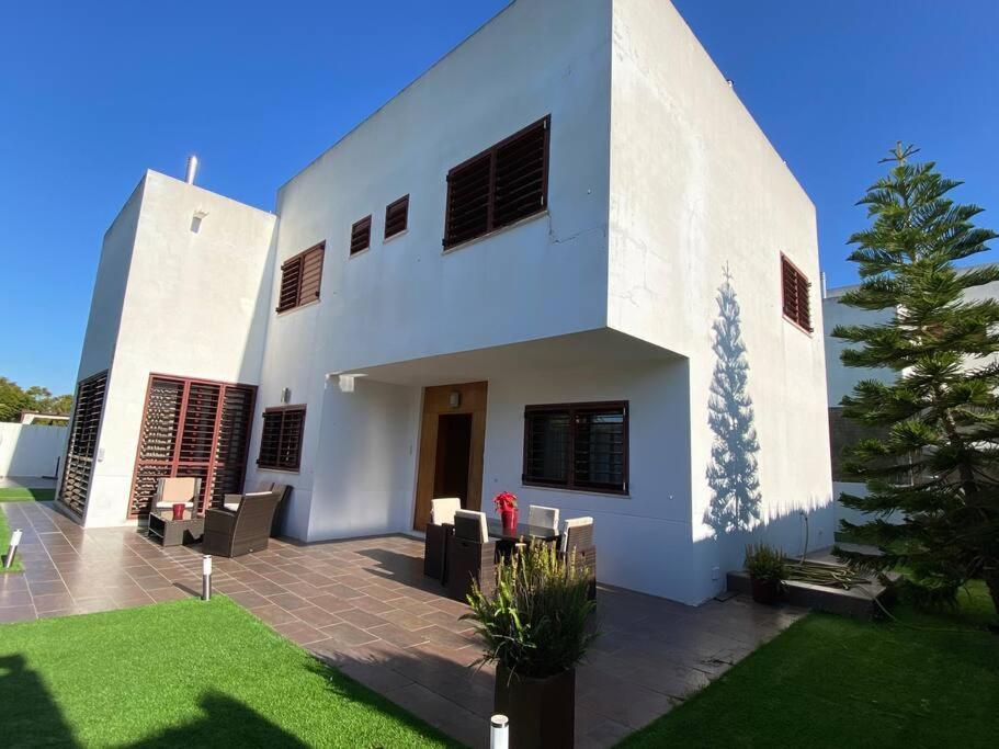 Montequinto Modern 5-Bedroom Villa With Pool מראה חיצוני תמונה