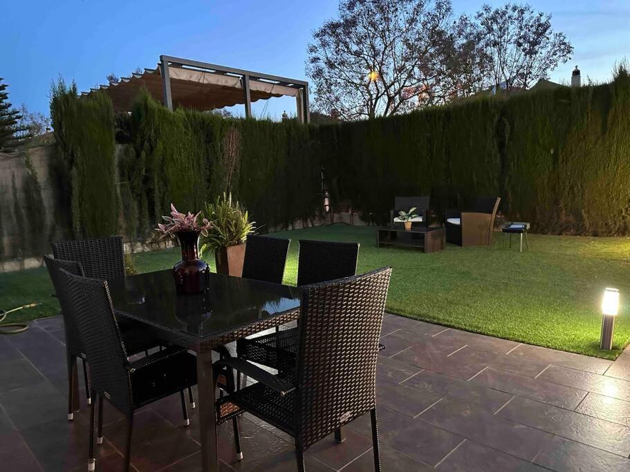 Montequinto Modern 5-Bedroom Villa With Pool מראה חיצוני תמונה