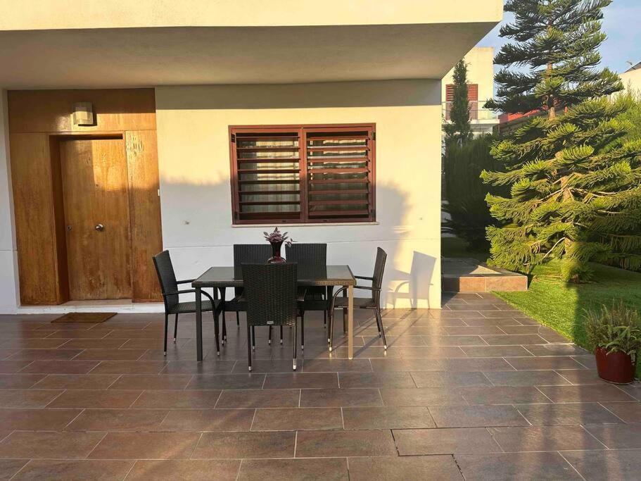Montequinto Modern 5-Bedroom Villa With Pool מראה חיצוני תמונה